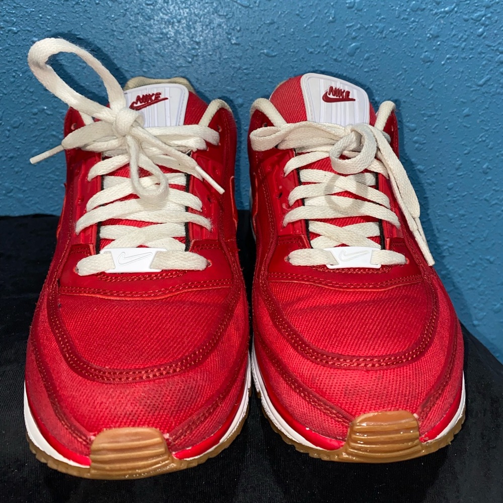 Red Nike air max